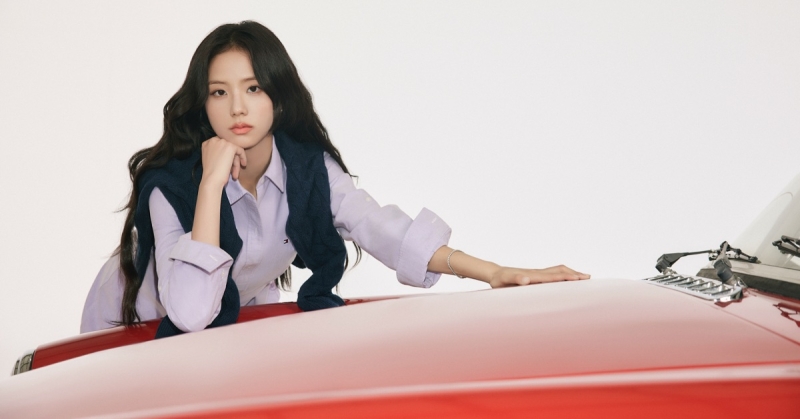 jisoo makes preppy cool in tommy hilfiger fall 2025 ad